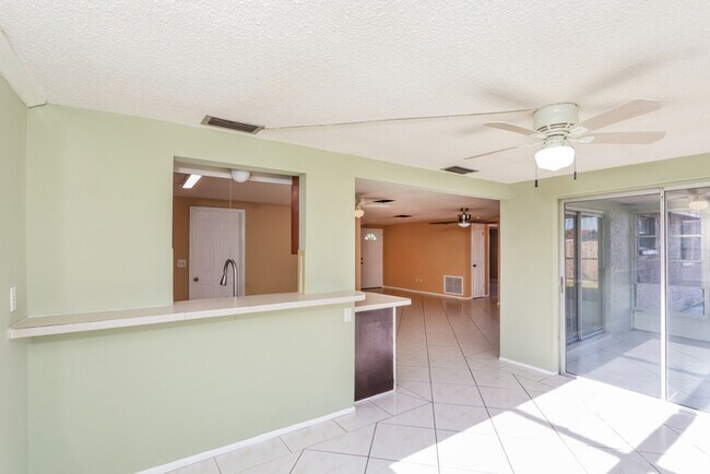 Building Photo - 3724 Redwood Dr