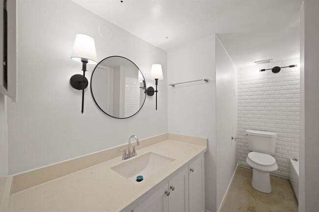 Building Photo - 8285 Kingsbrook Rd