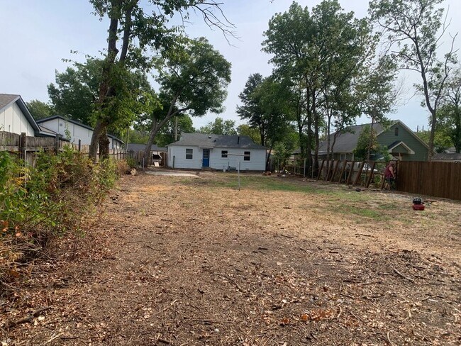 Building Photo - 517 Hawthorne St