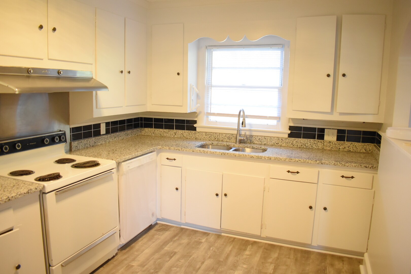 Building Photo - 2103 Pender Ave