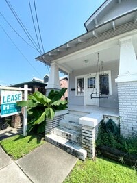 Building Photo - University Area Renovated 3 Bedroom!