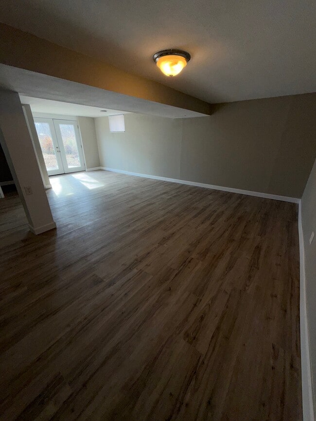 Building Photo - 732 E Culton St