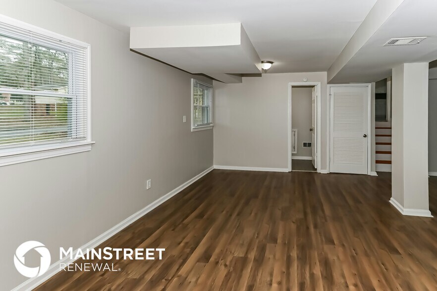 Building Photo - 6702 Londonderry Dr