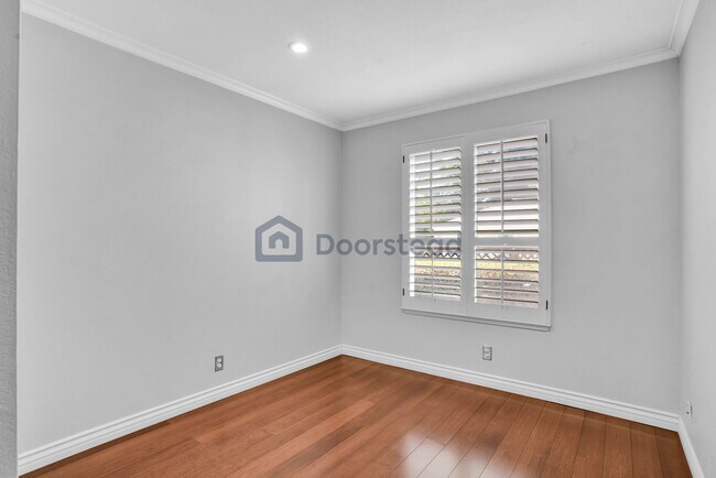 Building Photo - 2709 Oak Road Unit E