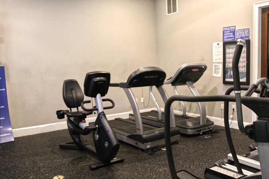 Building Photo - 353 Southgate Dr