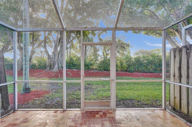 Building Photo - 1978 Madeira Dr