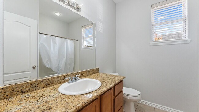 Building Photo - "Charming 3-Bedroom Bentonville Home with Granite Elegance and Cozy Fireplace!"