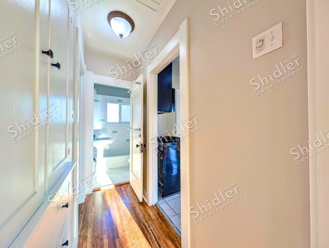 Building Photo - Upgraded Bungalow with Garage