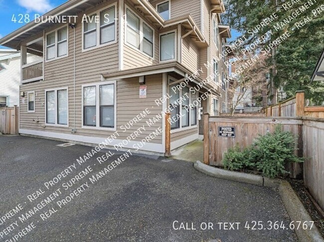 Building Photo - 428 Burnett Ave S