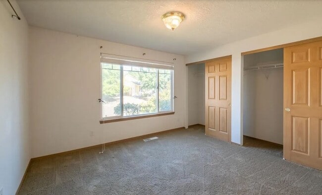 Building Photo - 746 Desert Pine St NW