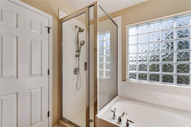 Building Photo - 14221 Willow Tank Dr