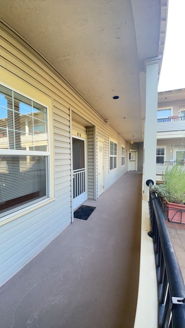 Building Photo - Two Bedroom Condo in the Exclusive Mountain Meadows Community!