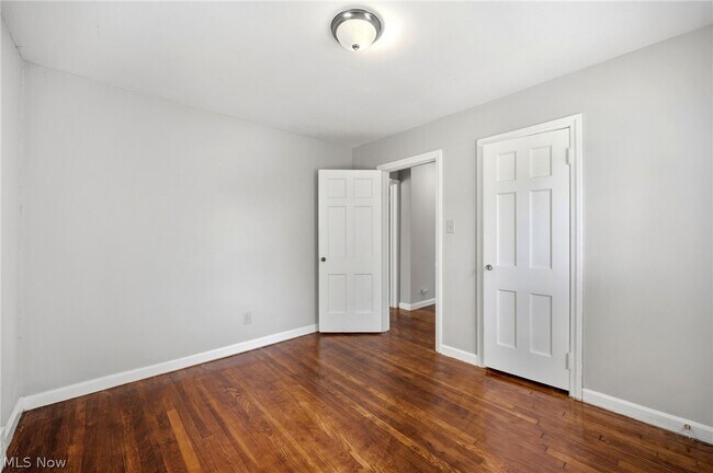 Building Photo - 3889 Grenville Rd