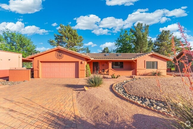 Building Photo - 105 Chaparral Dr