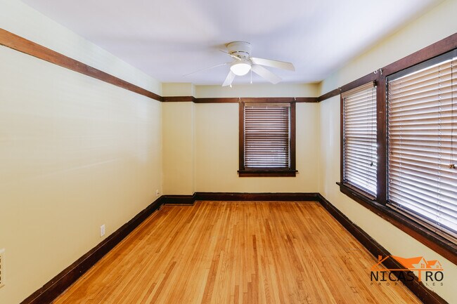 Building Photo - 2140 Waldeck Ave