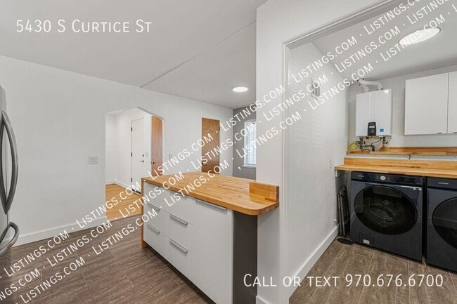 Building Photo - 5430 S Curtice St