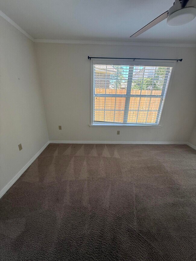 Building Photo - 1305 Ariel Ct