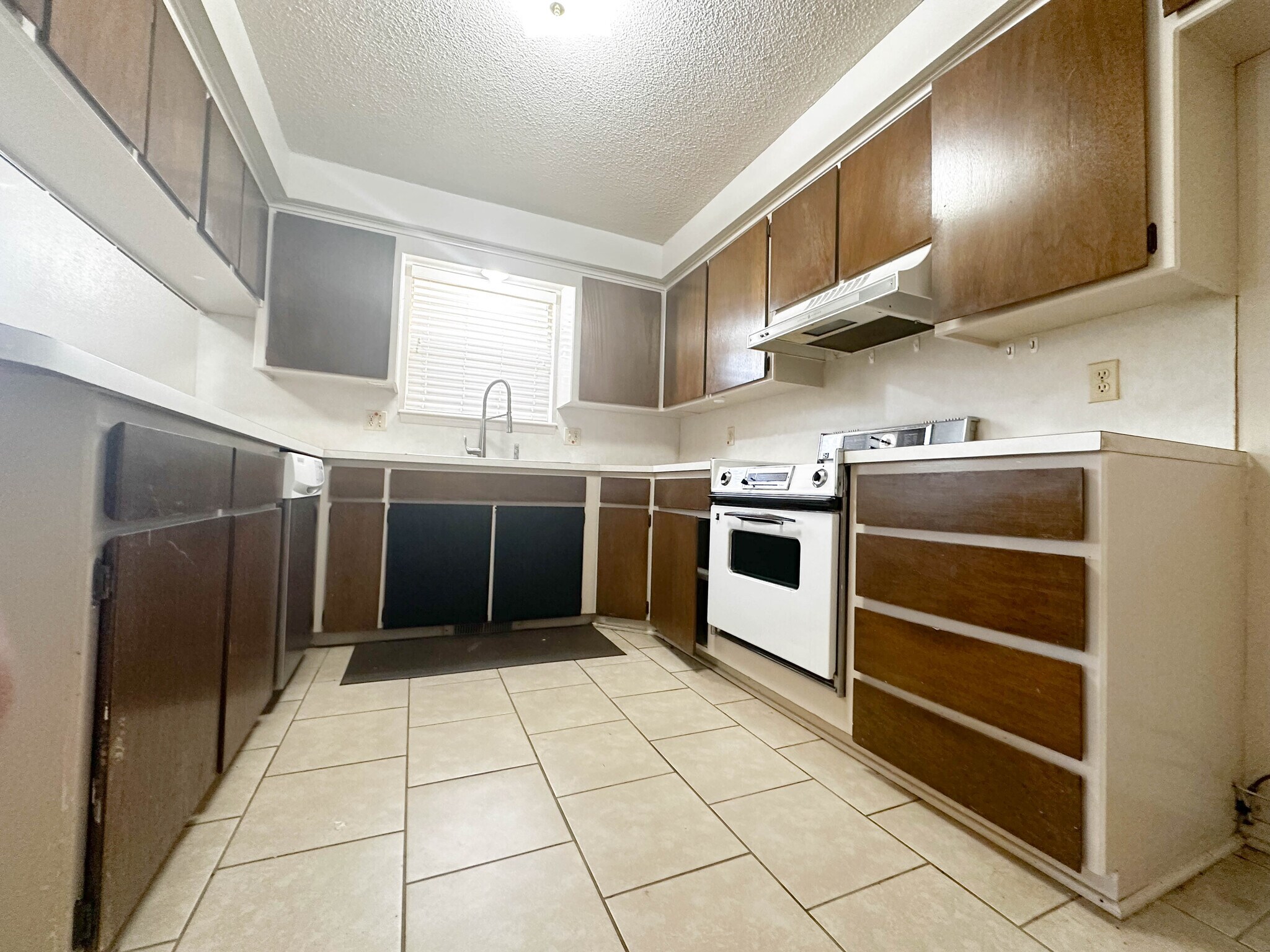 Building Photo - 4112 Mason Dr