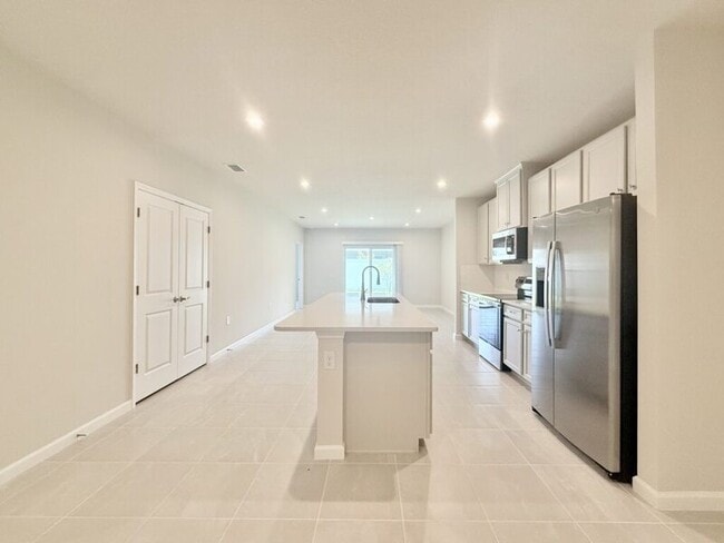 Building Photo - 499 Voltaire Dr