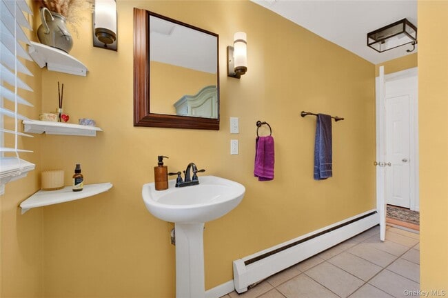 Building Photo - 22 Blossom Hill Dr