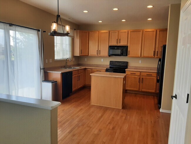 kitchen has room for a table - 14219 Woodrock Path