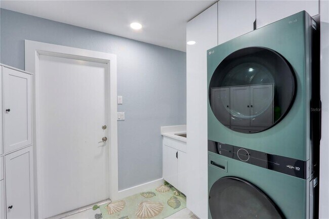 Building Photo - 2500 Rio Lisbo Ct