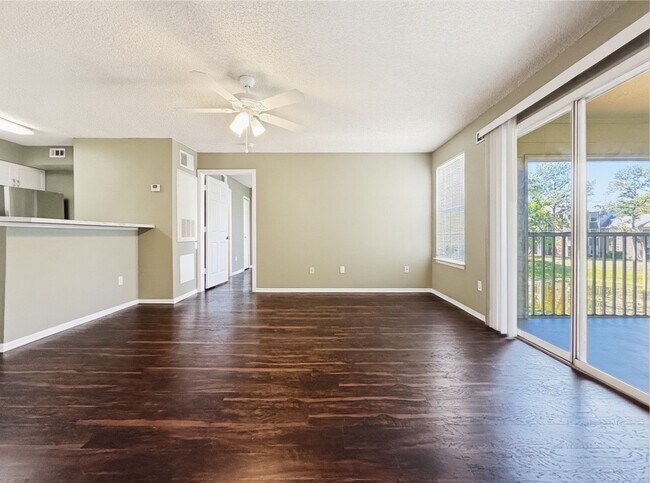 Building Photo - 2/2 Remodeled Condominium In Park Central, Millenia