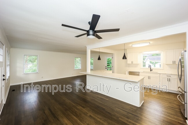 Building Photo - 3543 Bouldercrest Rd