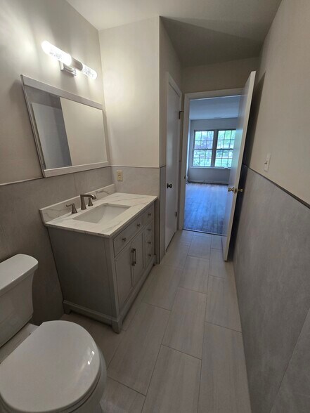 Building Photo - 6 Canterbury Ct