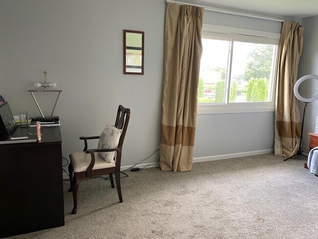 Building Photo - 105 Buckeye Cir