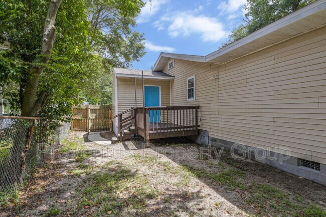 Building Photo - 305 Chaseville St