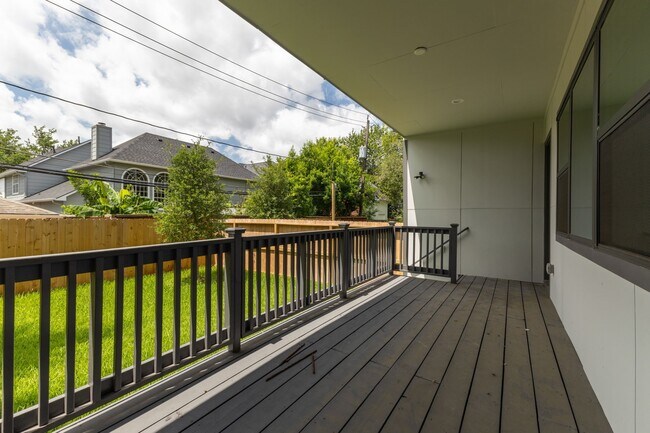 Building Photo - 4517 Larch Ln