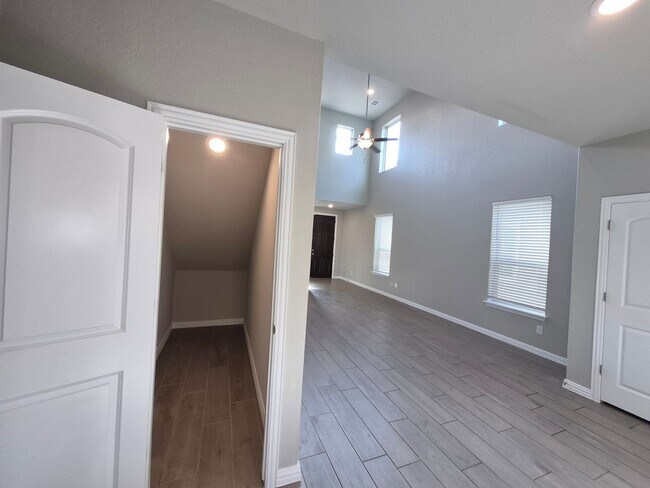Building Photo - 2102 Gabby Cole Ln