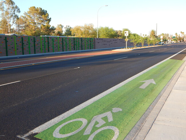 Building Photo - 2025 S Granada Dr