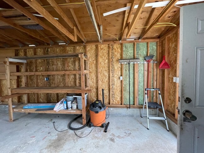 Building Photo - Charming and Updated 1913's Home! Woodstoc...