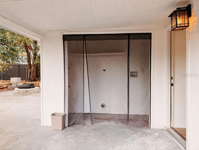 Building Photo - 4009 Deleuil Ave