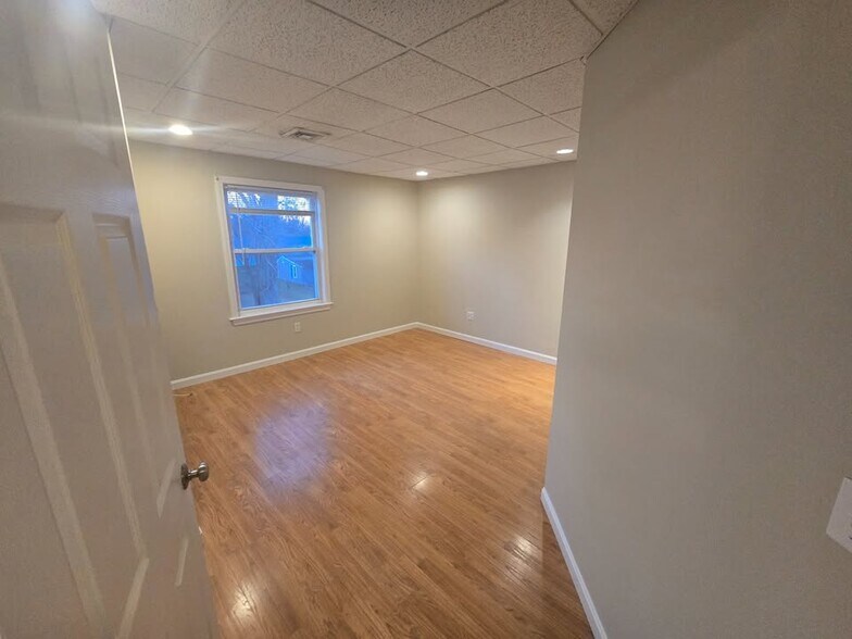 Building Photo - 625 County St