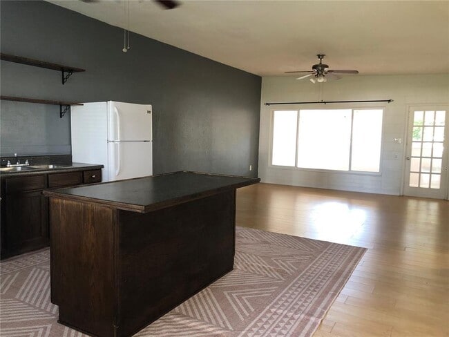 Building Photo - 3 Lotus Lake Dr