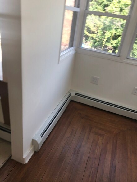Sunroom - 253 4th St