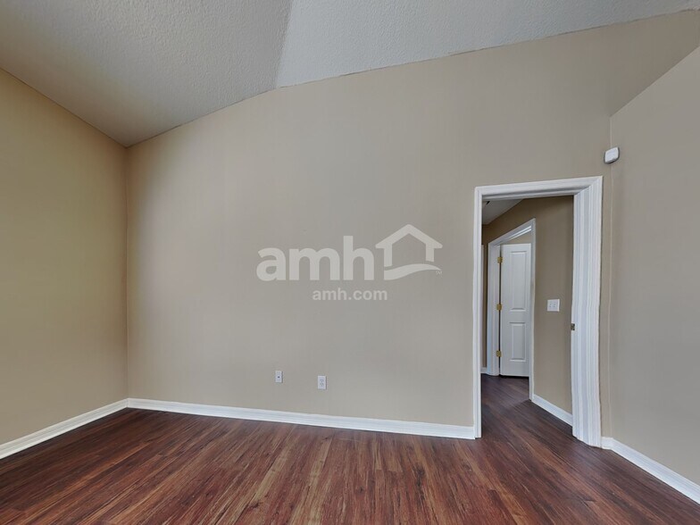 Building Photo - 1531 Kish Blvd