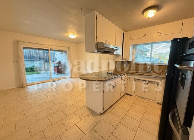 Building Photo - 440 Chestnut Ln