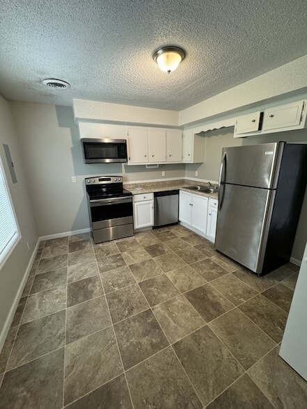 Building Photo - 179 Ingle Dr