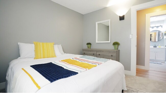 Building Photo - 7349 Colonial Dr