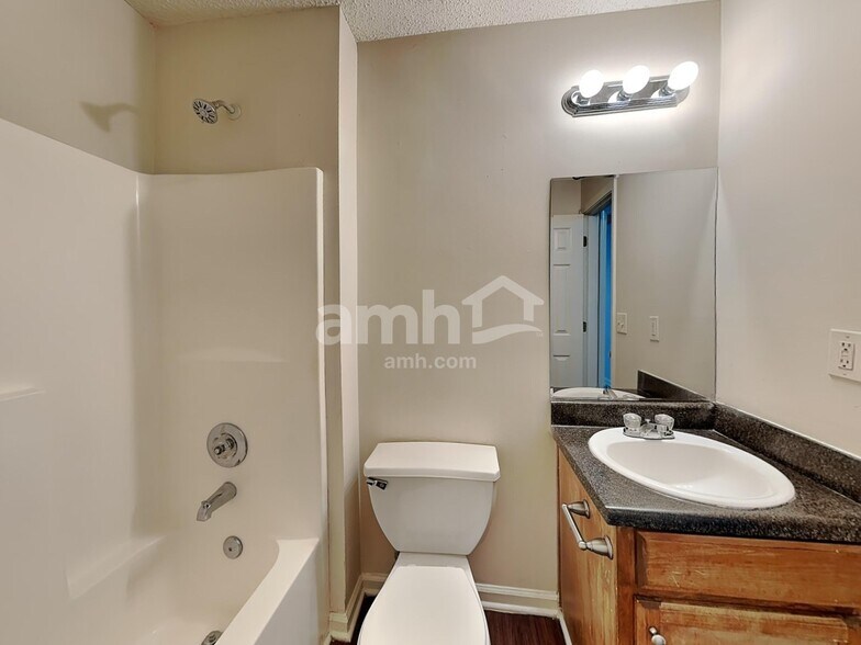 Building Photo - 750 Ashland Park Way