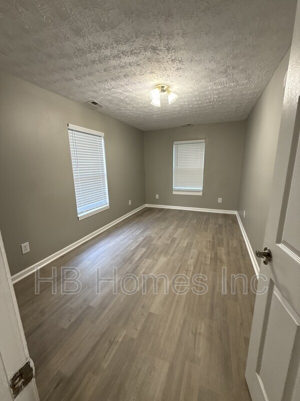 Building Photo - 407 Ash St