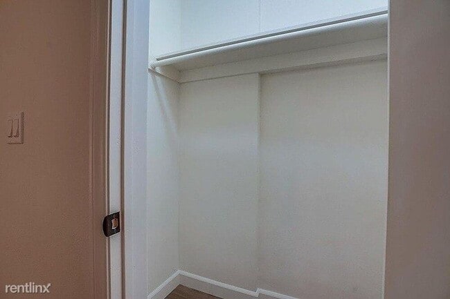 Building Photo - 911 E La Palma Dr