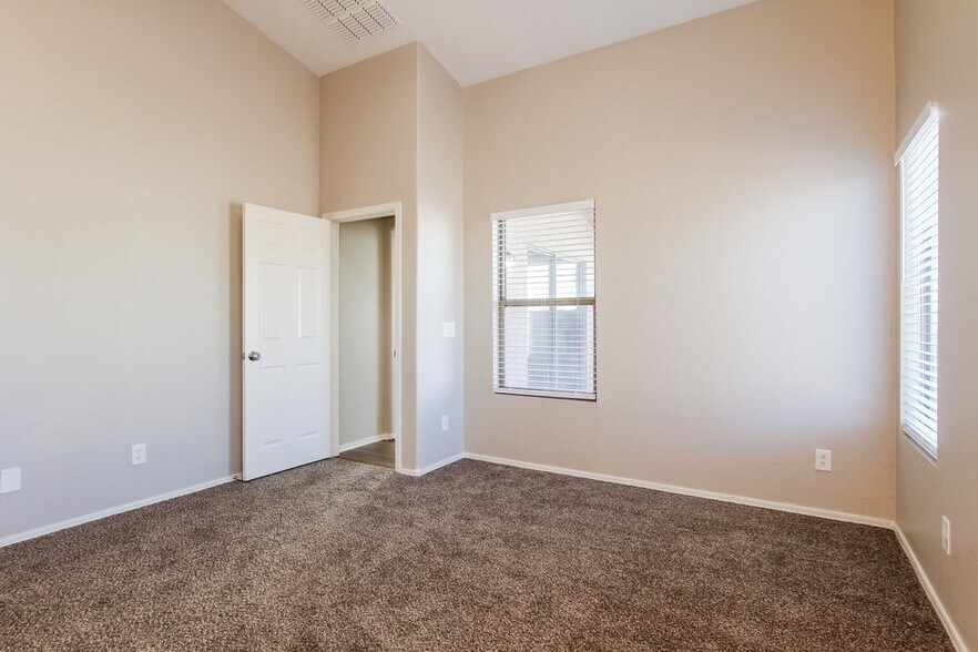 Building Photo - 12056 W Caribbean Ln