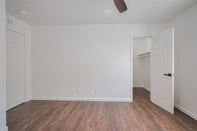 Building Photo - 2112 Walnut Ln