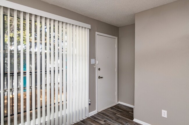 Building Photo - Ridglea Square Apartments