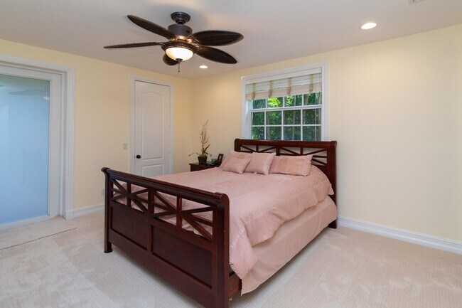 Building Photo - 920 Lago Mar Ln